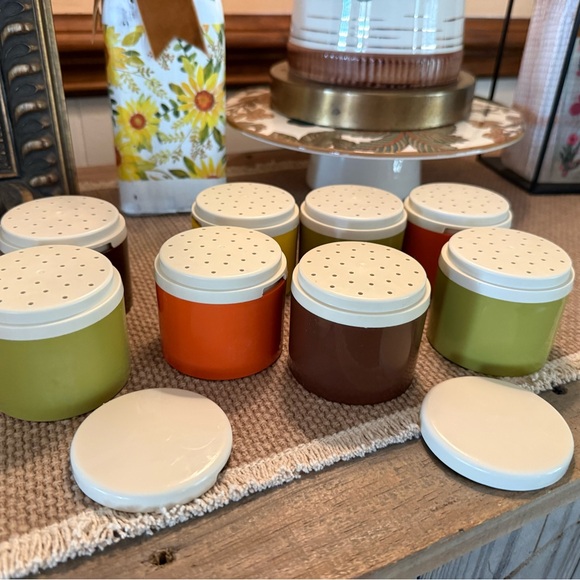 vintage Tupperware stacking spice shakers in harvest colors 1970s kitchen retro - Picture 2 of 6